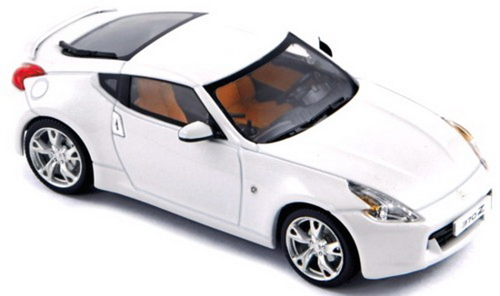 1:43 NISSAN 370 Z 2008 PEARL WHITE