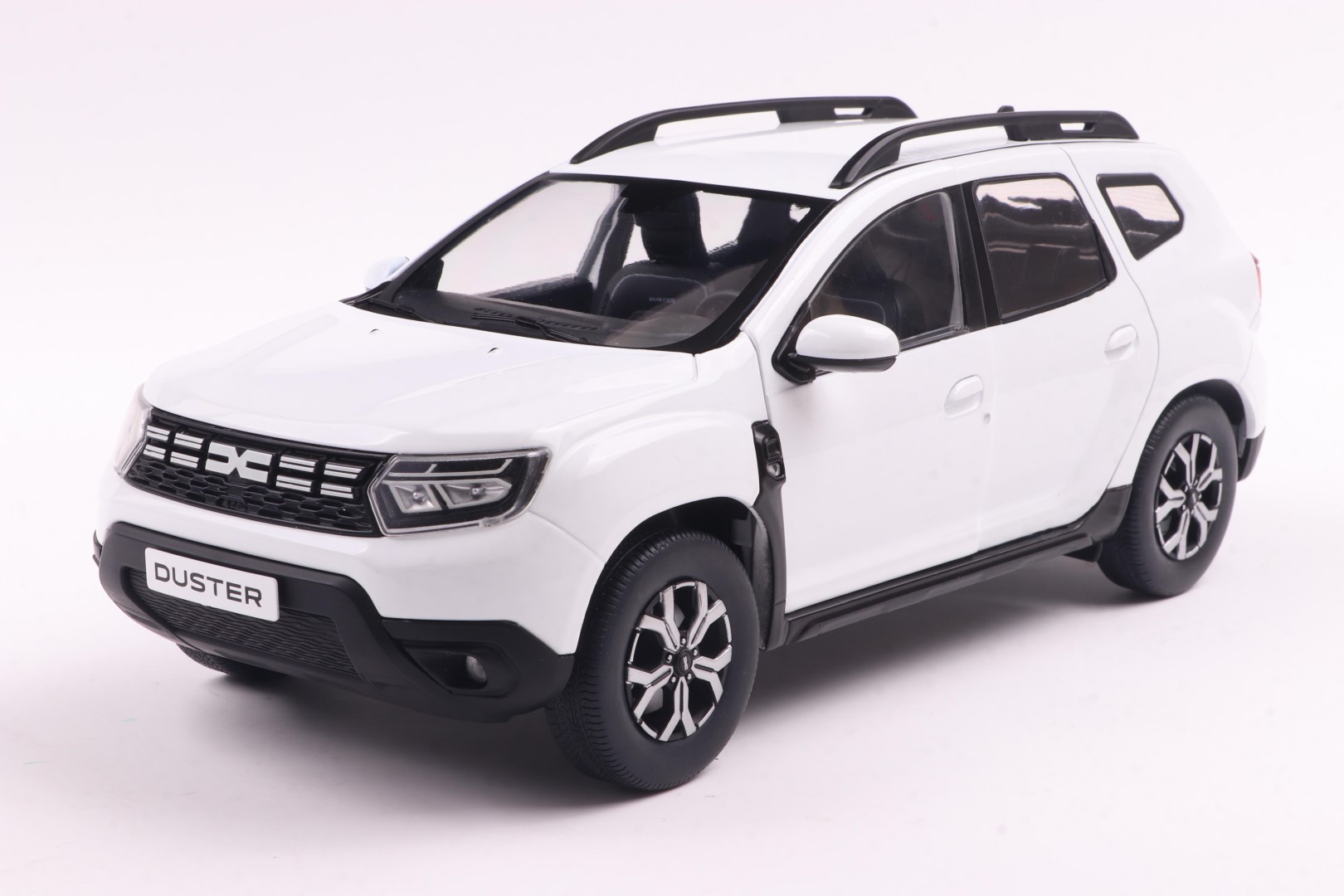 1:18 DACIA DUSTER PH.2.5 WHITE 2024 - SOLIDO - S1804610